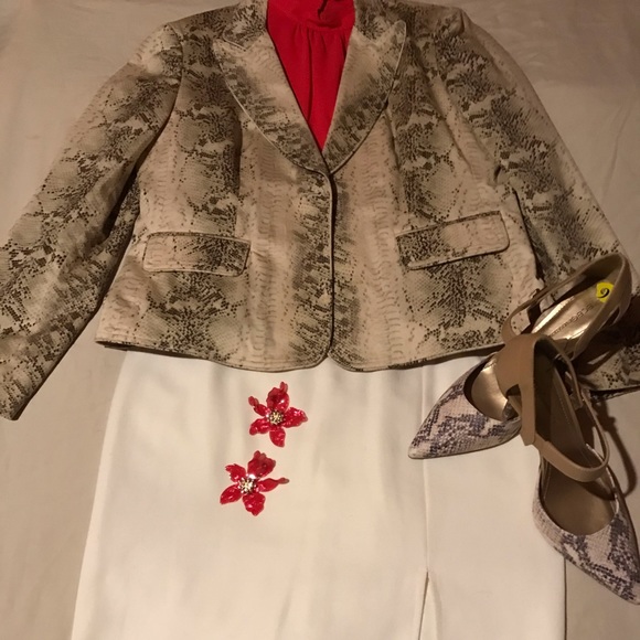 💎NWOT Flutter Sleeves Blouse💎 - Picture 3 of 8